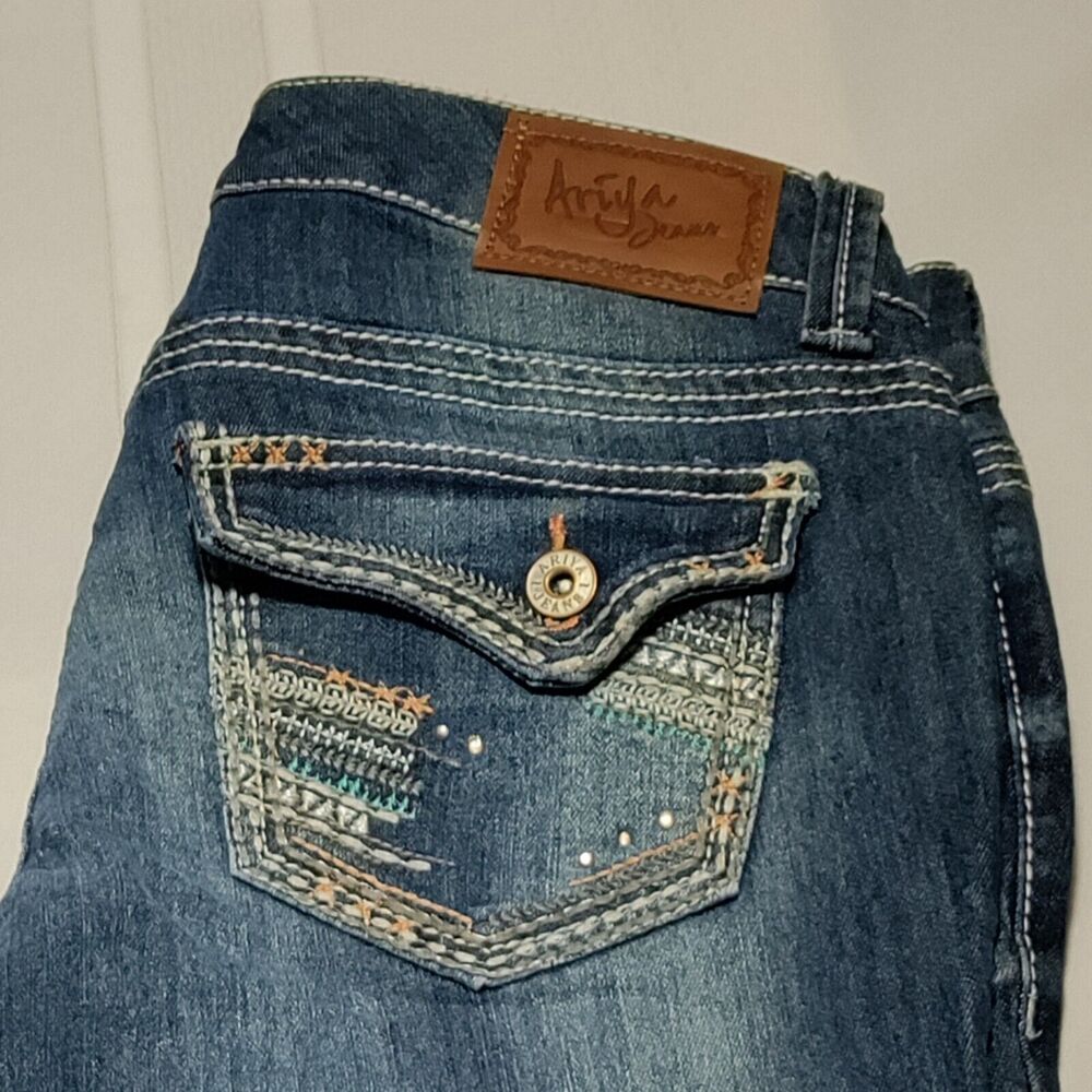Ariya Jeans 7/8 With Designer Embroidery Pockets